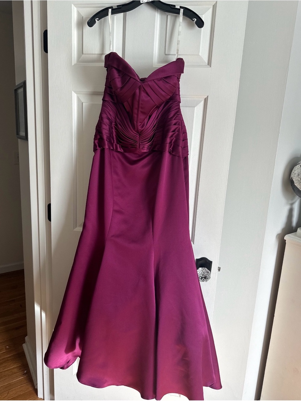 Elegant Strapless Evening Dress in Deep Magenta